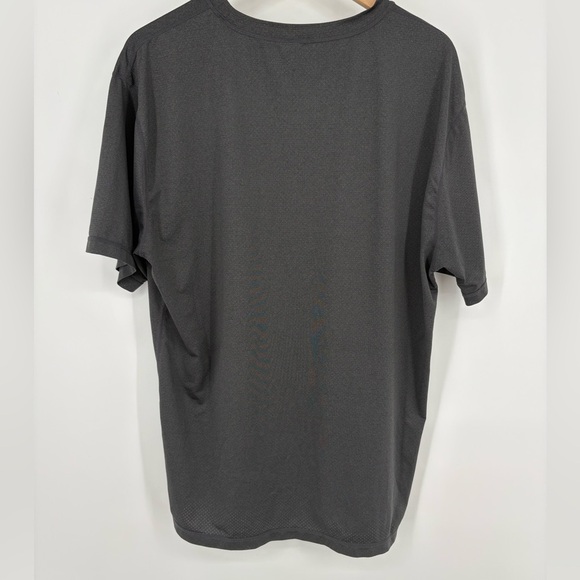 Vuori Tradewind Performance Tee - Picture 5 of 8